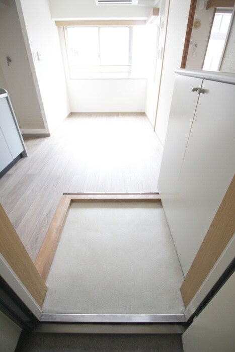 物件内観写真18　(玄関)