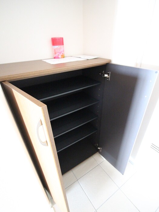 物件内観写真8　(靴箱)