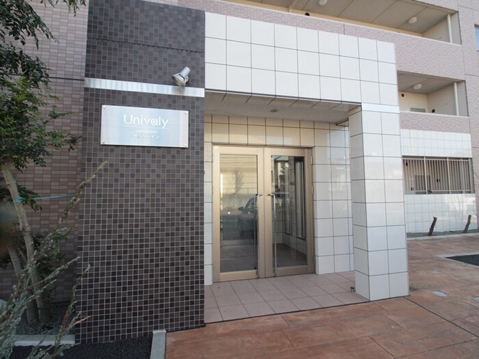 物件外観写真3　(エントランス部分)