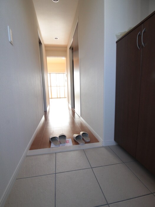 物件内観写真16　(玄関)