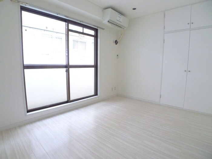 物件内観写真7　(室内からの展望)