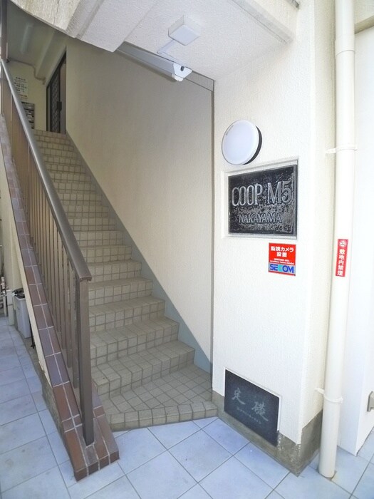 物件外観写真5　(エントランス部分)