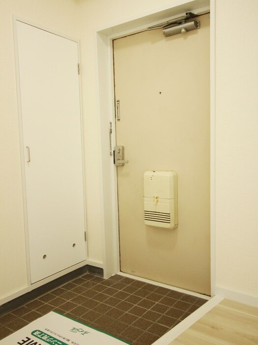 物件内観写真13　(玄関)