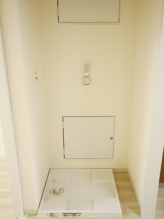 物件内観写真17　(洗濯機置場)