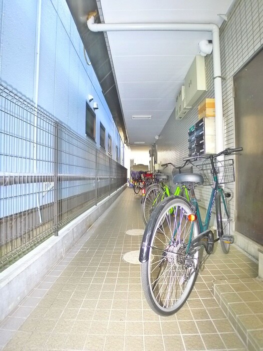 物件外観写真3　(駐輪場)