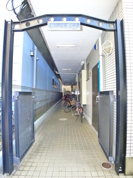 物件外観写真4　(エントランス部分)