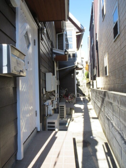 物件外観写真3　(エントランス部分)