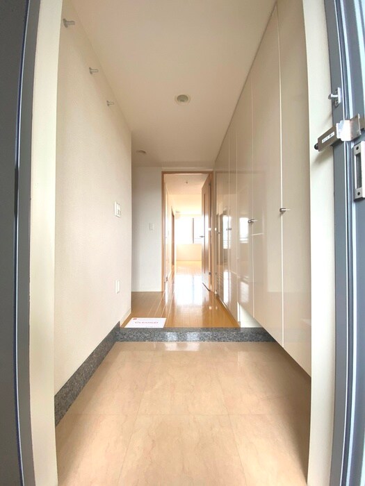 物件内観写真18　(玄関)