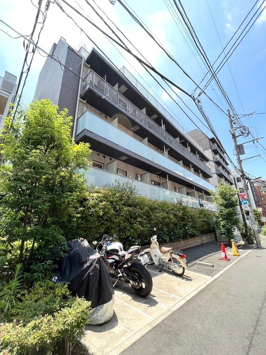 物件外観写真5　(バイク置き場)