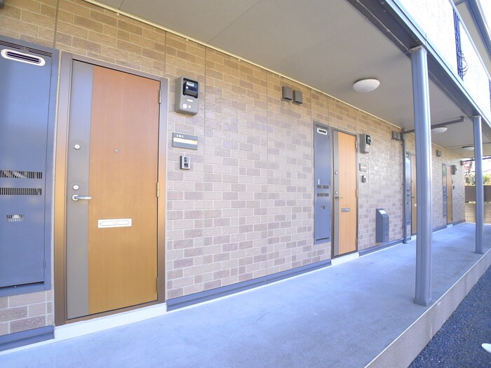 物件外観写真3　(エントランス部分)