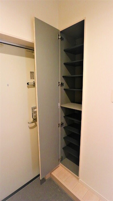 物件内観写真11　(玄関)