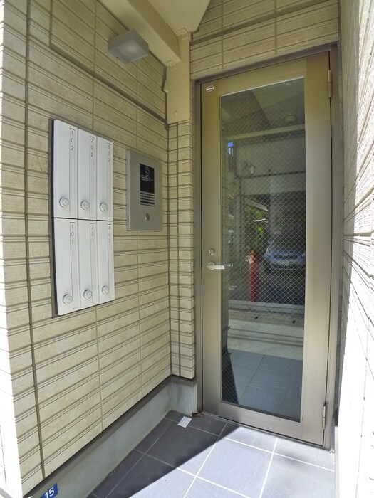 物件外観写真3　(エントランス部分)