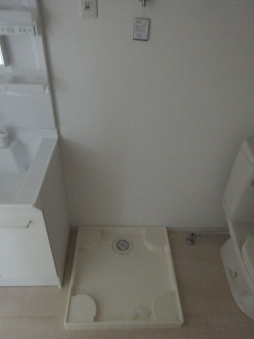 物件内観写真12　(洗濯機置場)