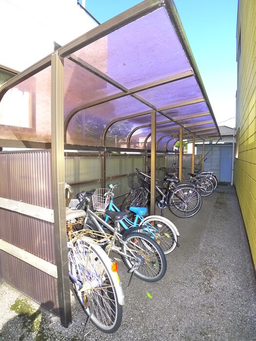 物件外観写真3　(駐輪場)