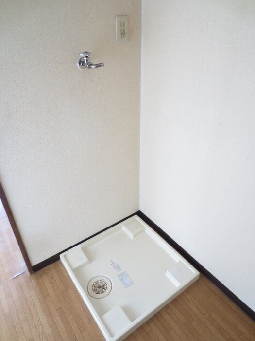 物件内観写真12　(洗濯機置場)