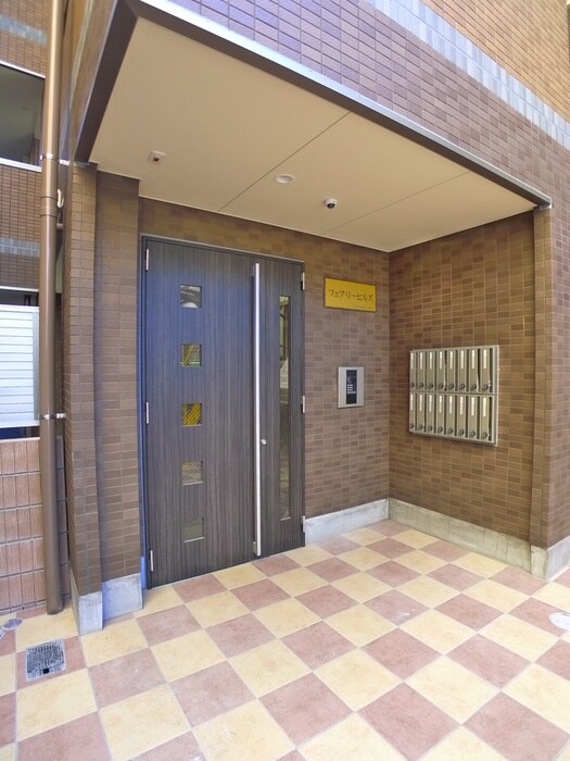 物件外観写真4　(エントランス部分)