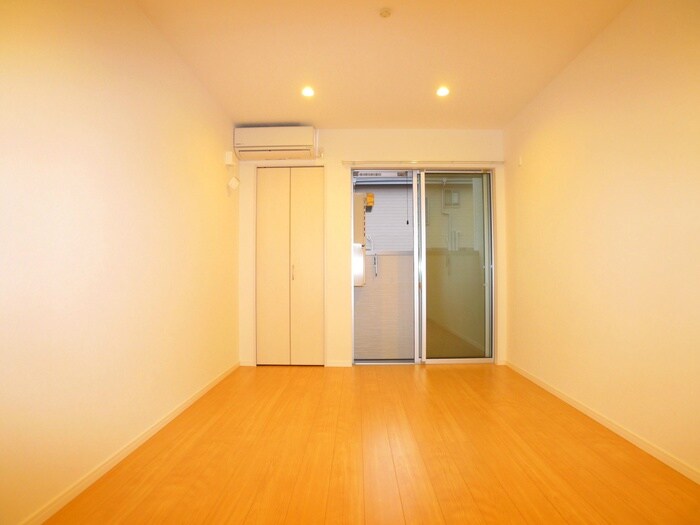 物件内観写真8　(室内からの展望)