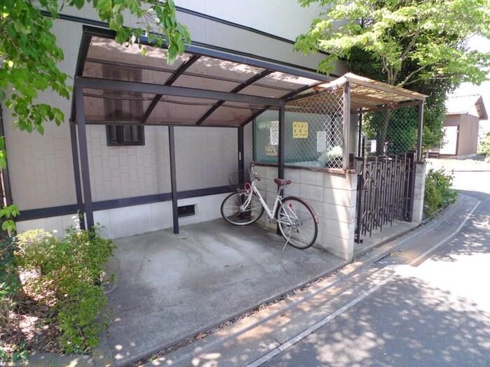 物件外観写真3　(駐輪場)