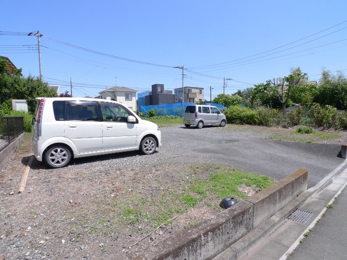 物件外観写真5　(駐車場)