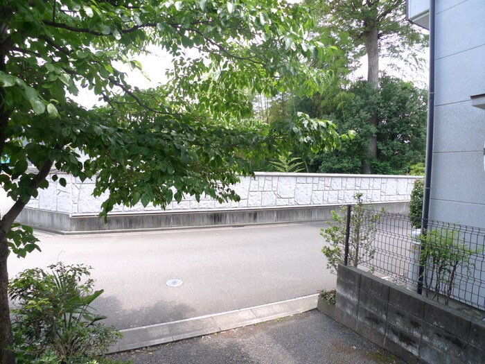 物件内観写真16　(室内からの展望)