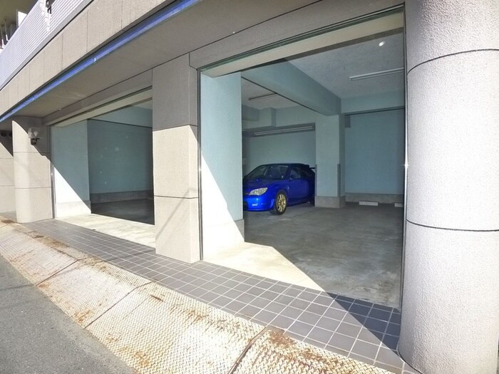 物件外観写真5　(駐車場)