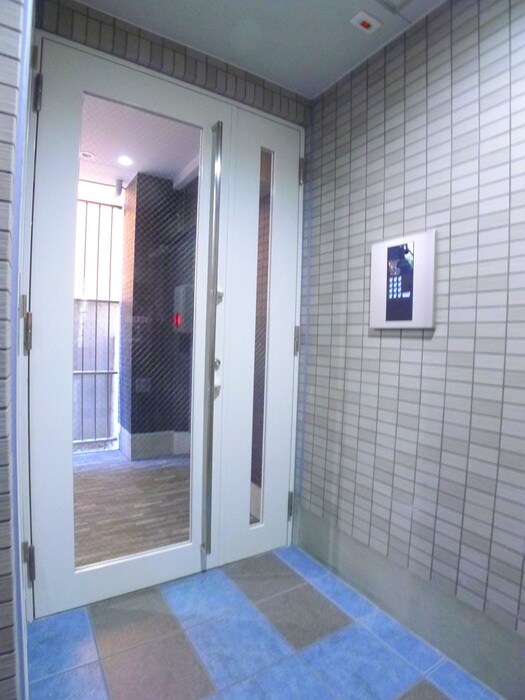 物件外観写真4　(エントランス部分)