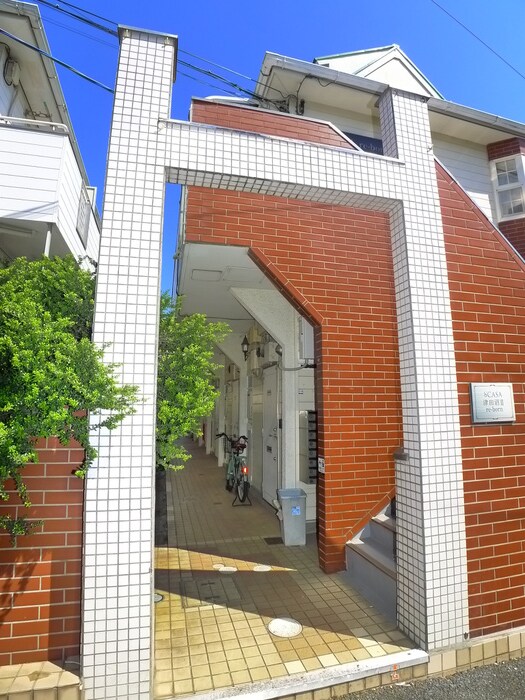 物件外観写真4　(エントランス部分)