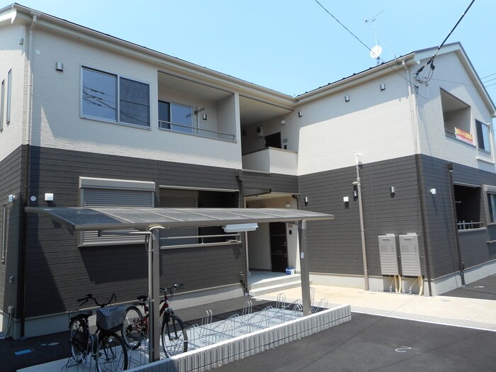 物件外観写真2　(エントランス部分)