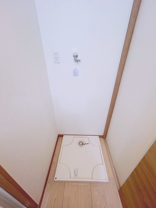 物件内観写真12　(洗濯機置場)