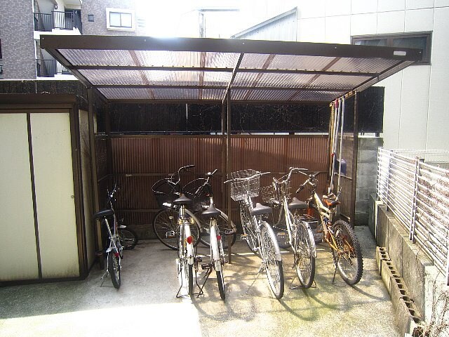 物件外観写真3　(駐輪場)