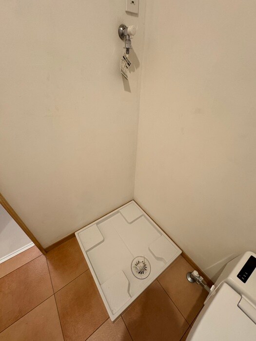 物件内観写真14　(洗濯機置場)