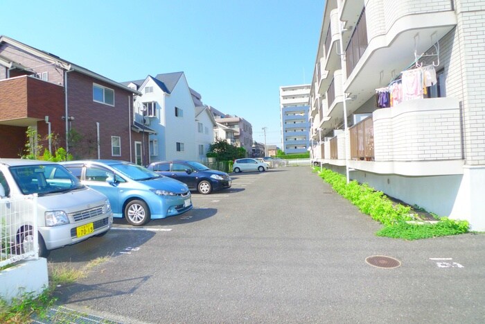 物件外観写真3　(駐車場)