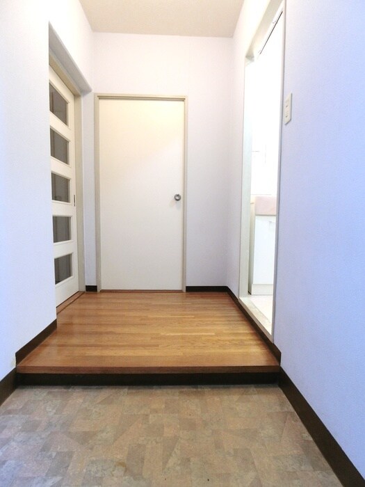 物件内観写真11　(玄関)
