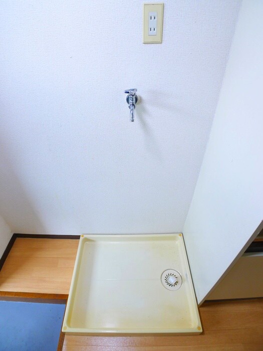 物件内観写真12　(洗濯機置場)