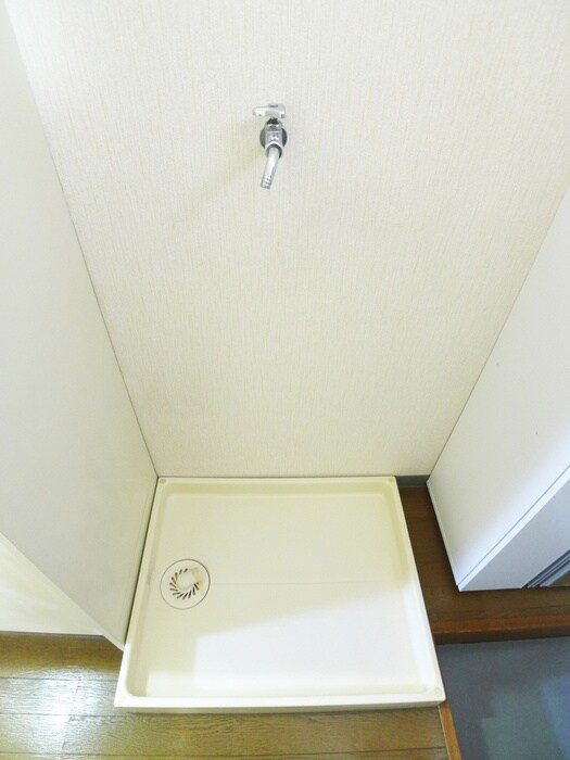 物件内観写真12　(洗濯機置場)