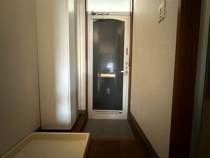 物件内観写真13　(玄関)