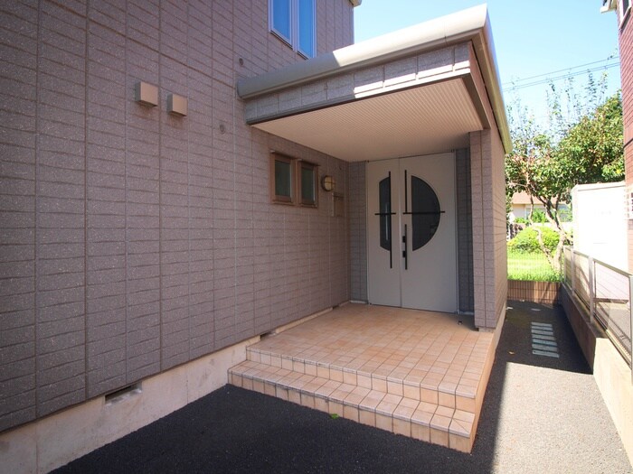 物件外観写真5　(エントランス部分)