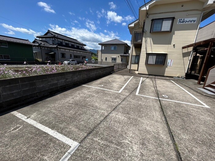 物件外観写真6　(駐車場)