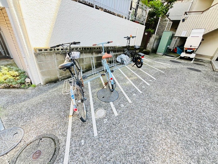 物件外観写真3　(駐輪場)