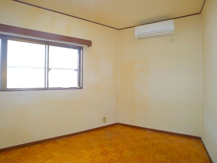 物件内観写真8　(室内からの展望)