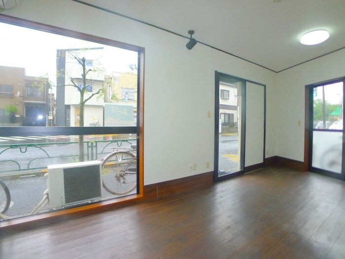 物件内観写真15　(室内からの展望)