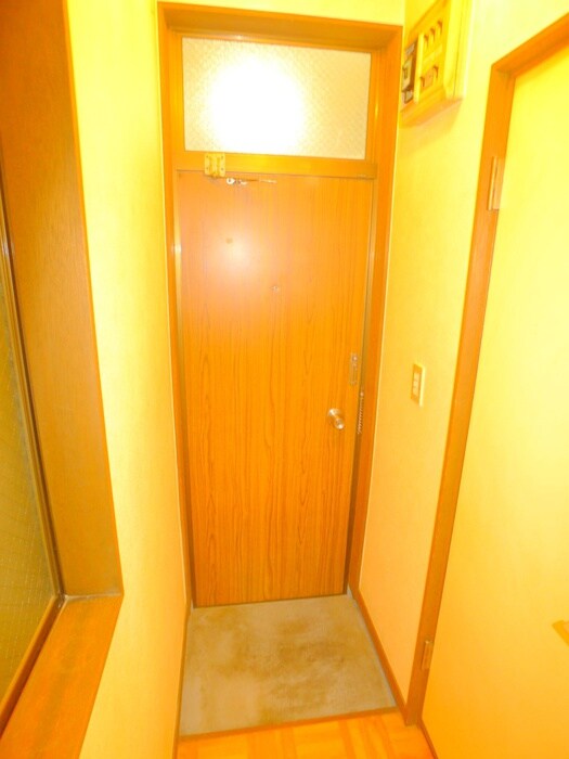 物件内観写真16　(玄関)