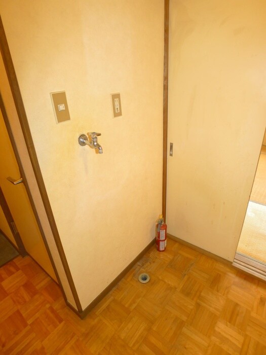 物件内観写真18　(洗濯機置場)