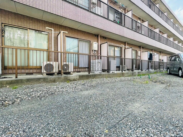 物件外観写真6　(駐車場)