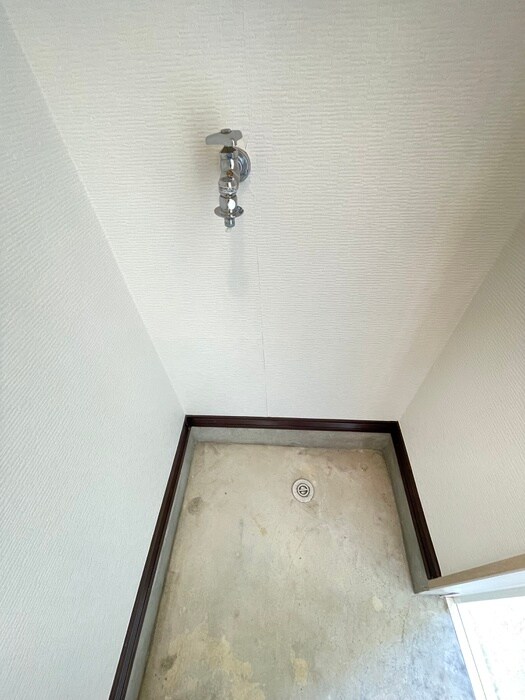 物件内観写真12　(洗濯機置場)