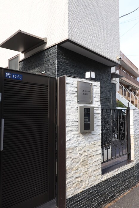 シーズガレリア南青山のエントランス部分