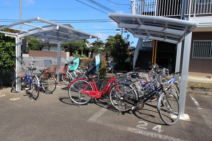 物件外観写真3　(駐輪場)