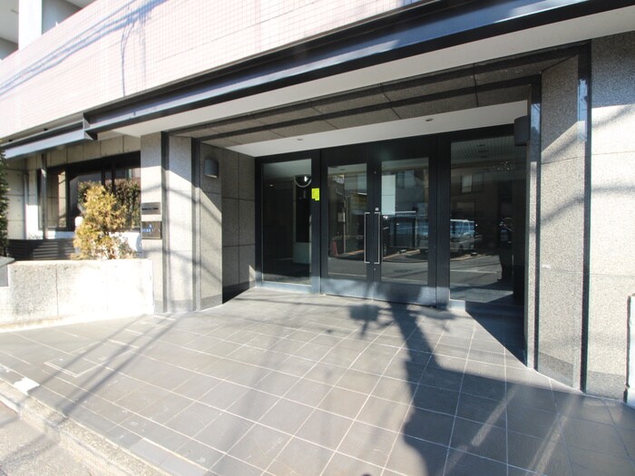 物件外観写真2　(エントランス部分)