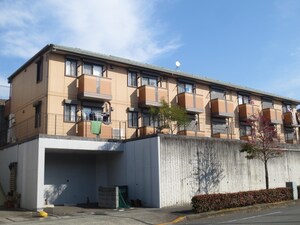 ラックスハイム鶴川台外観写真