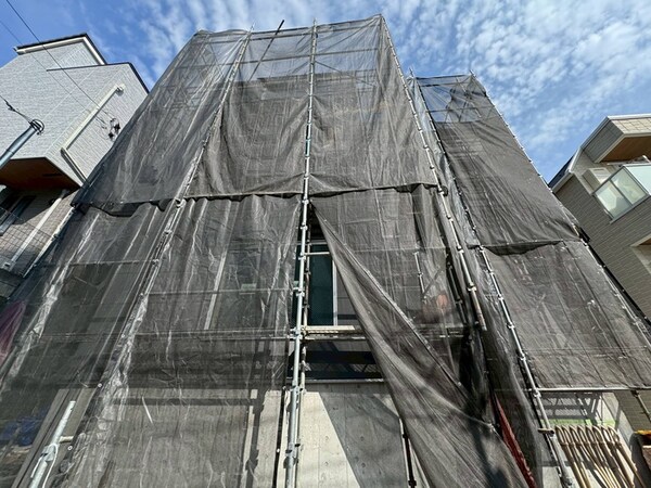 建築中